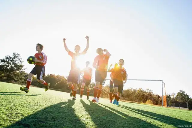 会员大会上施洛特贝克没和凯尔握手，记者：相关人员说没矛盾